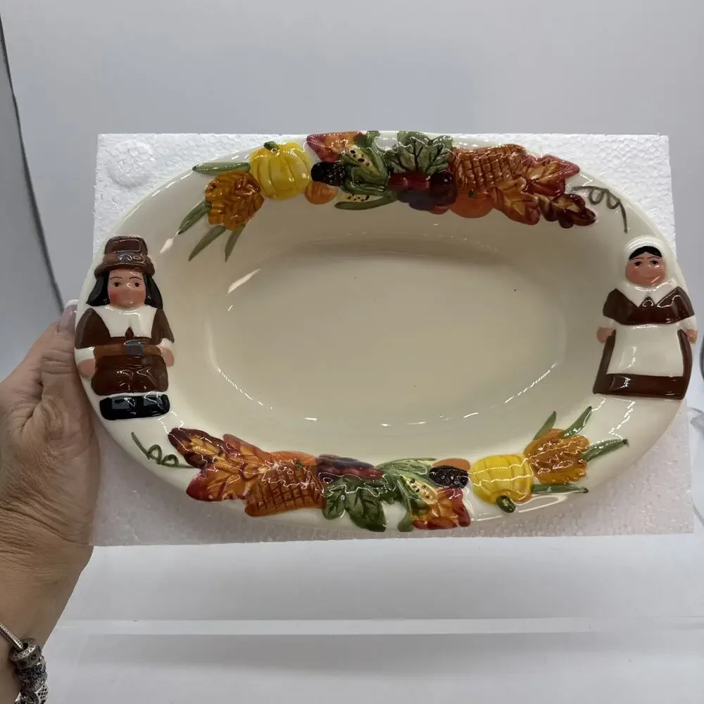 Publix THE PILGRIM PAIR Serving Bowl Thanksgiving Dish Pilgrims 102478 Boxed